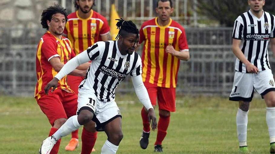 Tifosi in attesa fra prima squadra e calcio giovanile il futuro Massese