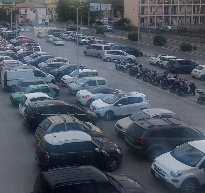 «Il Comune acquisti l’area del parcheggio Residence»