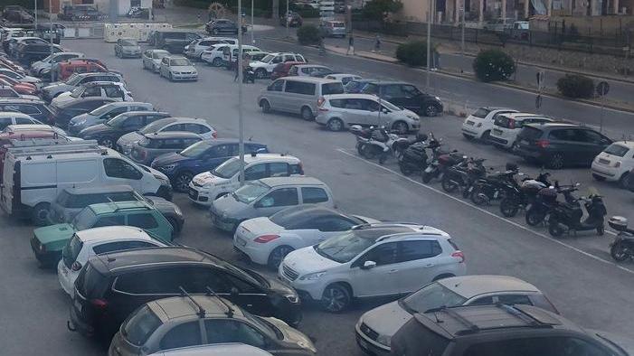 «Il Comune acquisti l’area del parcheggio Residence»