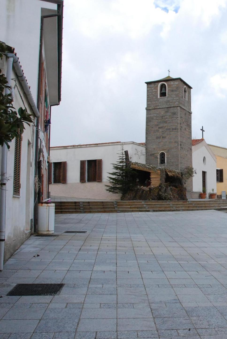 Erbacce incolte e perdite d’acqua dimenticate 