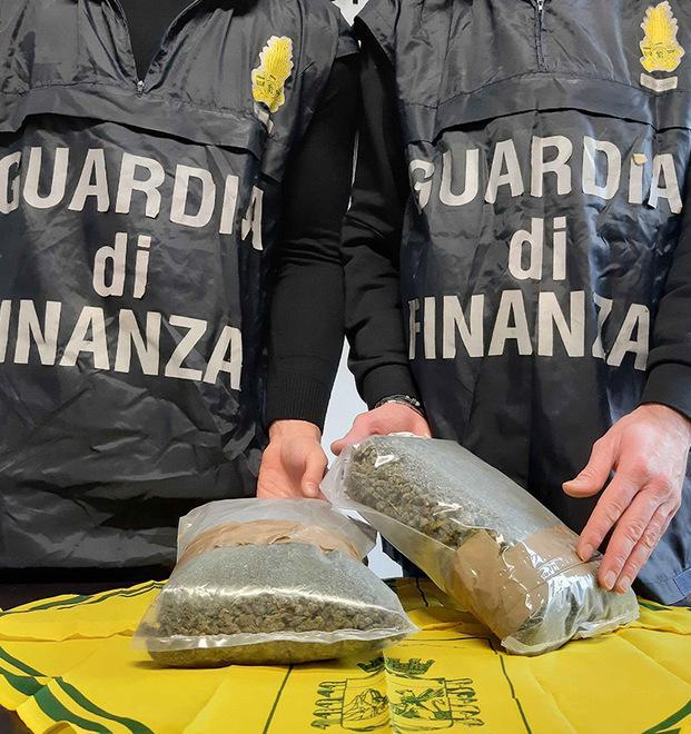 Ferrara, chili di droga spediti dalla Spagna a un disoccupato 