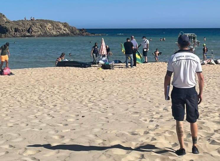 Turista ungherese muore per un malore in mare a Chia