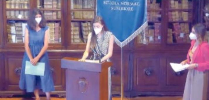 Le tre lettrici all'incontro della Normale di Pisa: da sinistra Virginia Grossi, Virginia Magnaghi e Valeria Spacciante