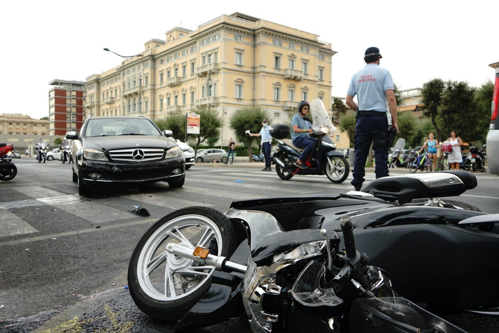 L'ultimo grave incidente sul viale Italia, coinvolta un'auto pirata (foto Daniele Stefanini/Silvi)