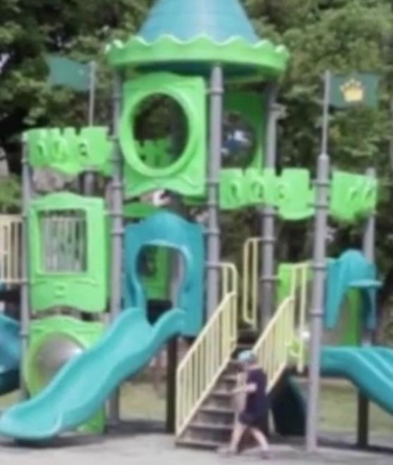 Nuove giostre per i bimbi ai giardini pubblici