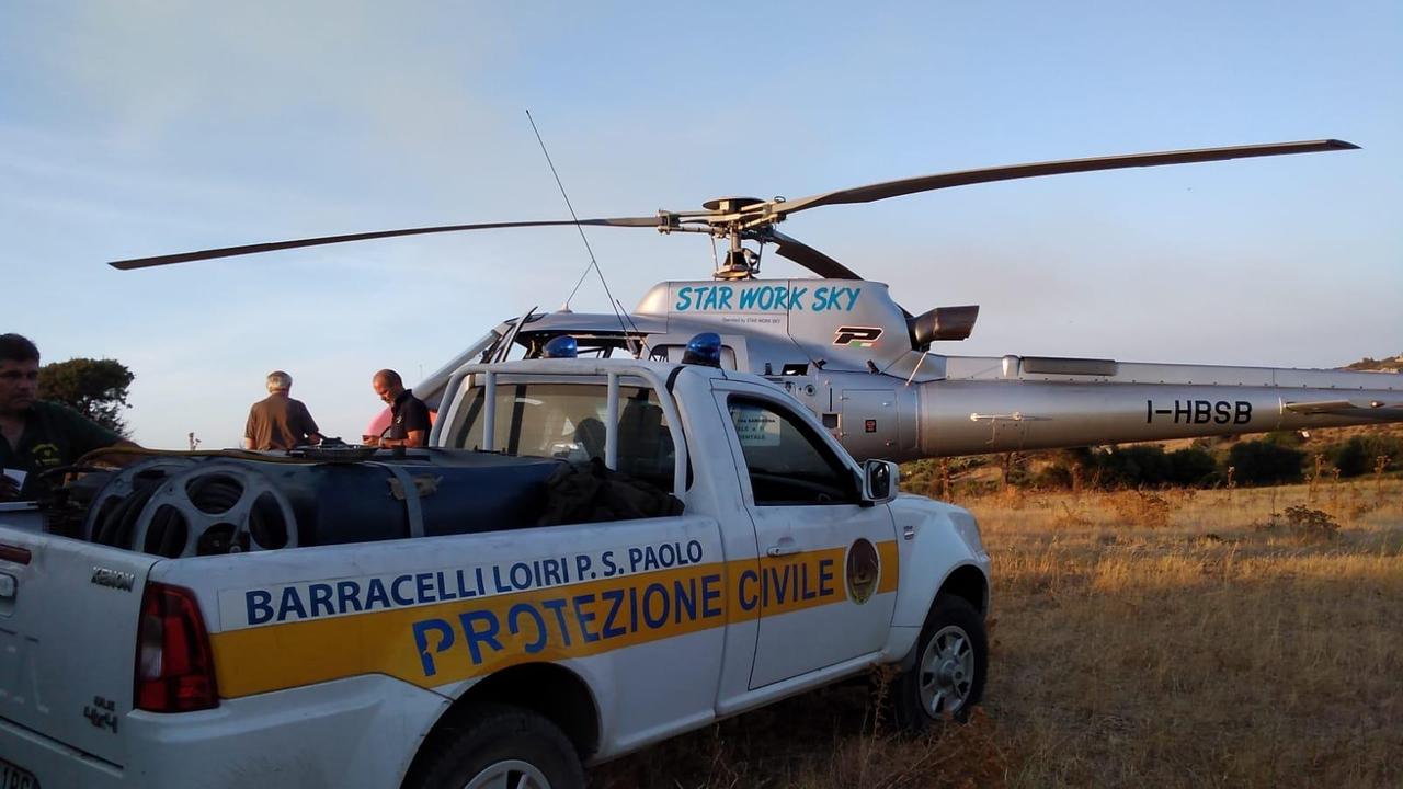 Un mezzo dei barracelli di Loiri Porto San Paolo, sempre in prima fila nella lotta agli incendi