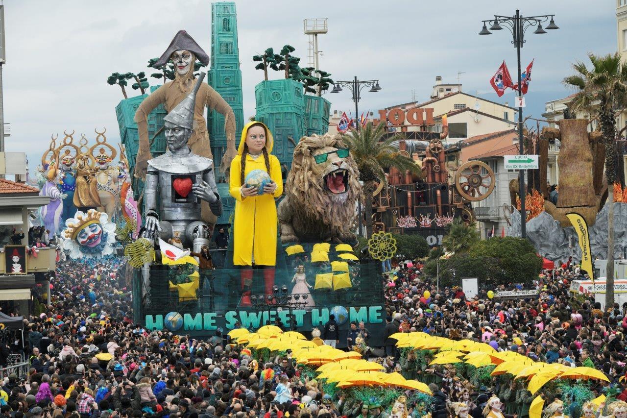 Carnevale di Viareggio, le regole: si va verso l'ingresso con il green pass 