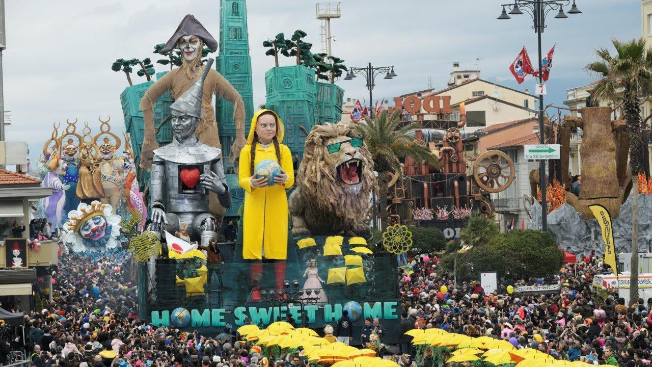 Carnevale di Viareggio, le regole: si va verso l'ingresso con il green pass