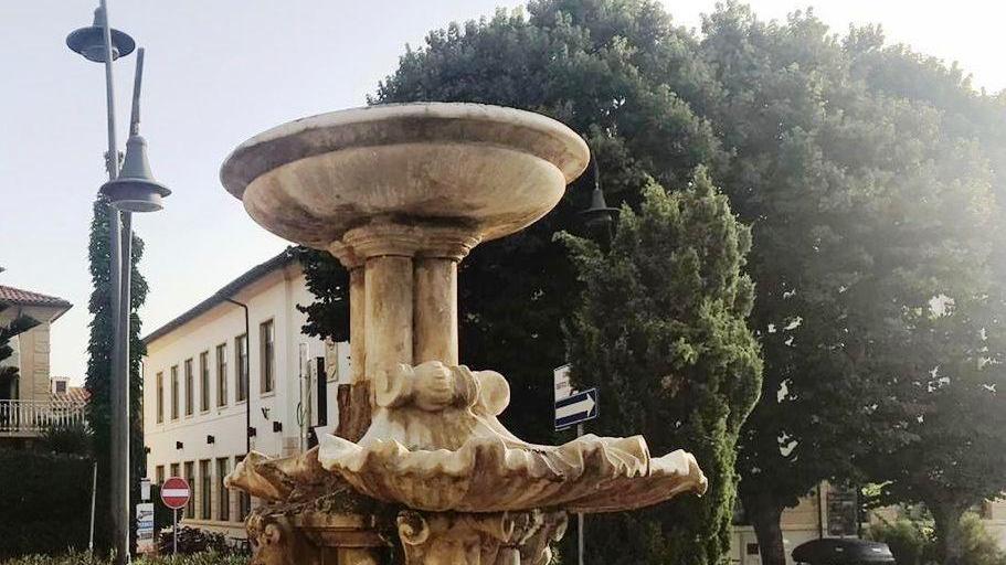 Fontana danneggiata, i tre giovani responsabili si scusano