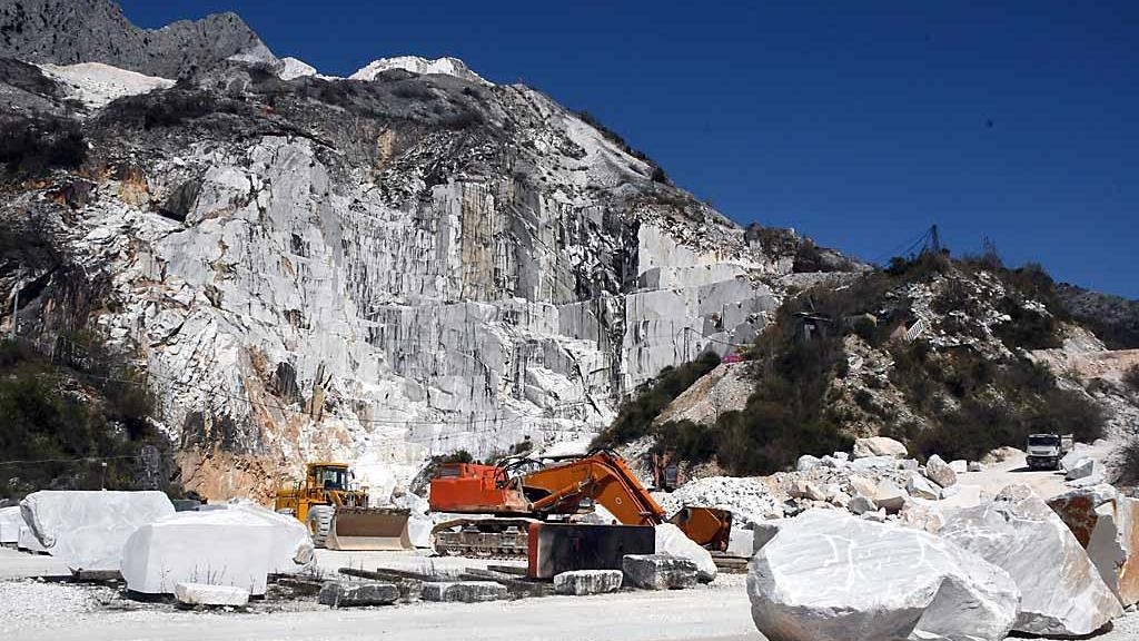 Mezzi di lavoro fermi in cava a causa del lockdown