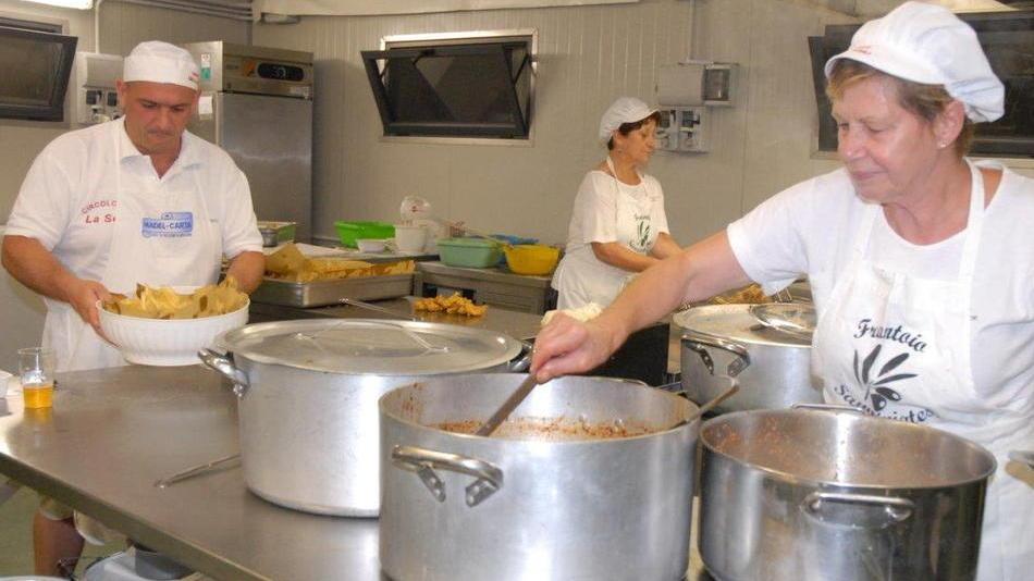 Tordelli, stinco, pizza: ogni piatto è l’occasione per una sagra