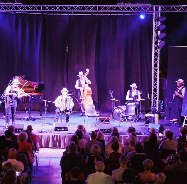 La band di artisti gitani di Santino Spinelli