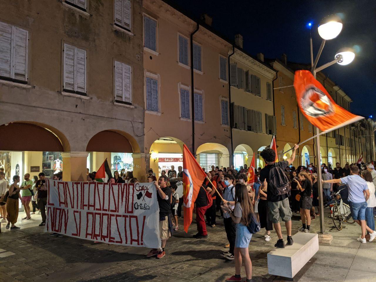 Carpi, cantarono "Bella ciao", chiesto un nuovo processo per 25 imputati: "Adunata sediziosa armata" 