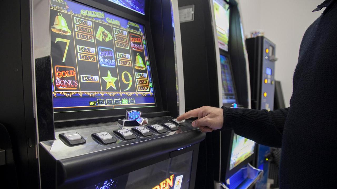 Triste record di Monti: speso un milione di euro nel gioco d’azzardo