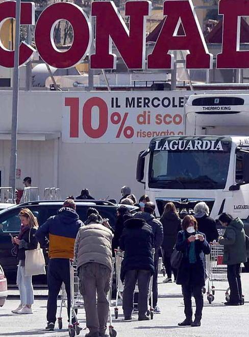 Chiusi 90 negozi e pochissimi turisti: è l’anno più nero 