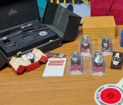 Contrabbando dalla Svizzera, sequestrati orologi 