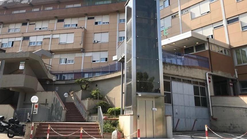 Ancora un guasto all’ascensore dell’ospedale