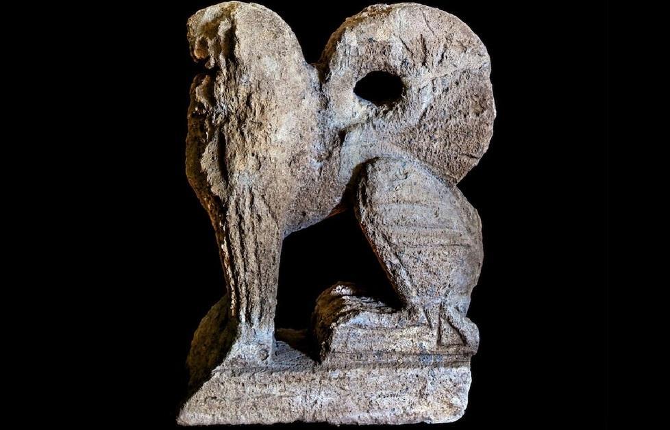 Leoni alati, sirene e sfingi A Pitigliano animali etruschi