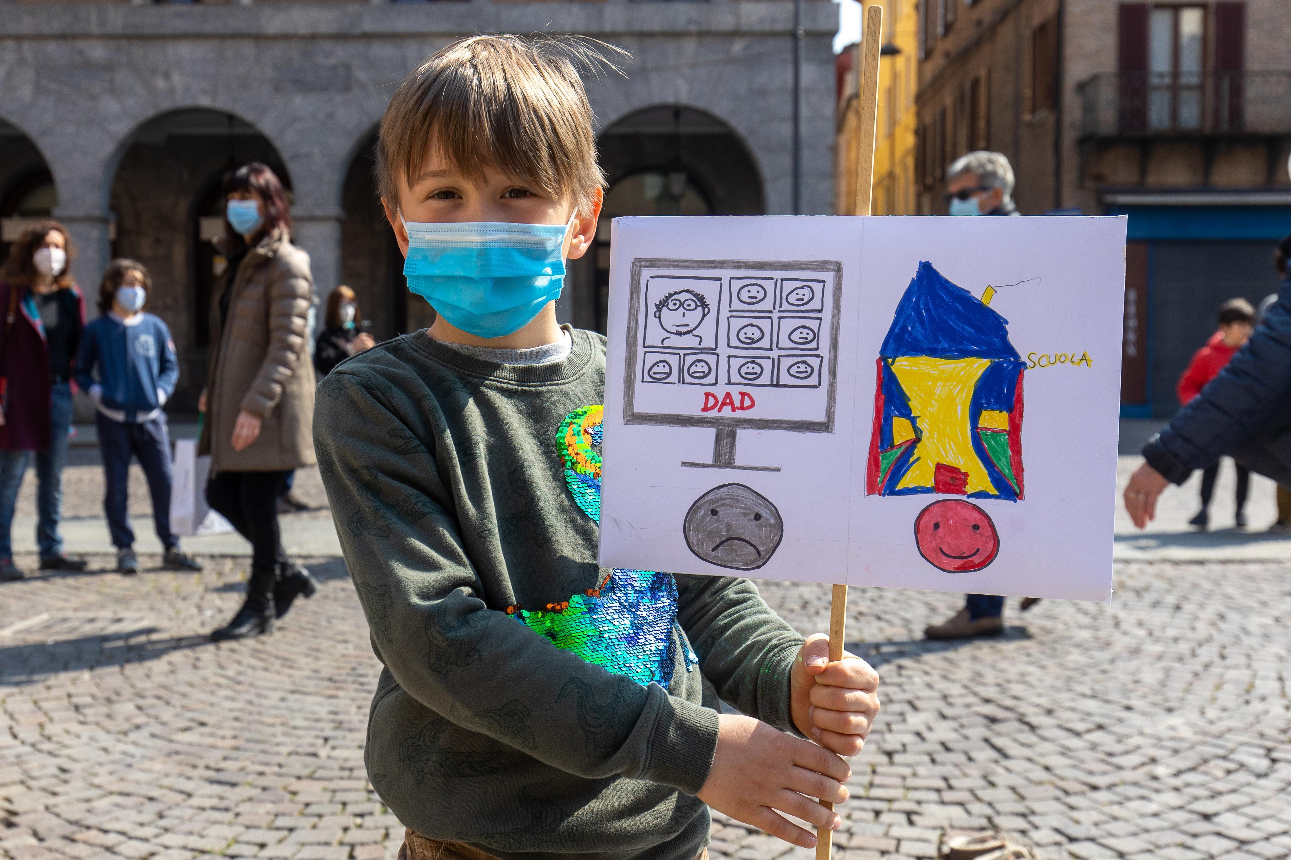A scuola vaccinati? Per Giani sì ma i pediatri non sono convinti 