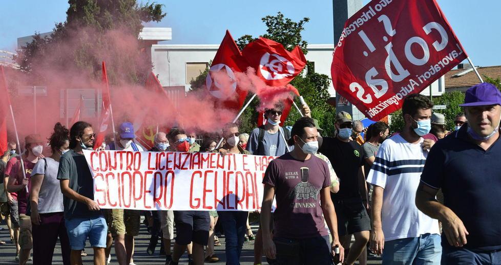 Ritardi negli ordini e licenziamenti lampo: «Alla Gkn l’incubo è iniziato due anni fa» 