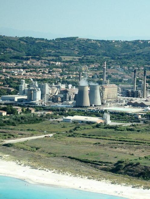 Lo stabilimento della Solvay e le Spiagge Bianche