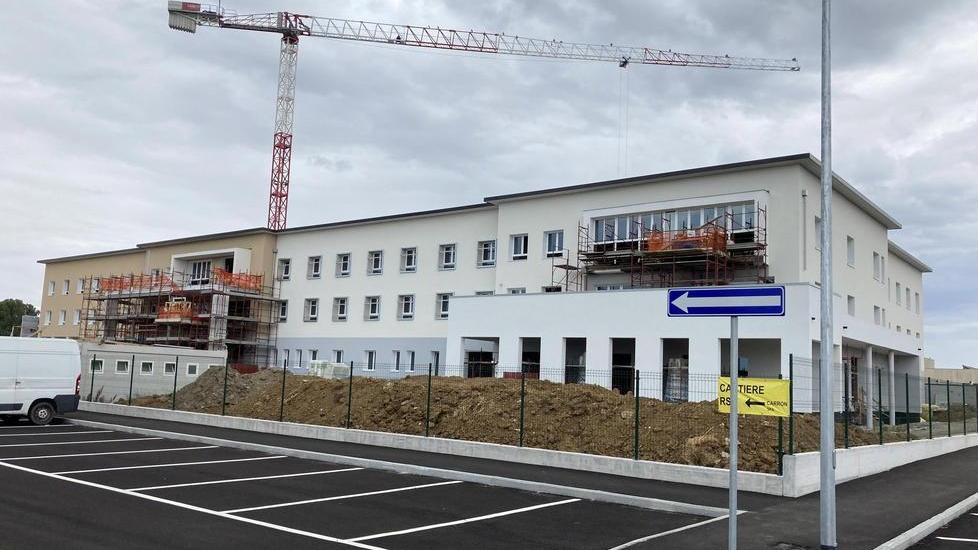 Il cantiere aperto al Paratino per la costruzione della residenza sanitaria assistenziale (foto Michele Falorni/Silvi)