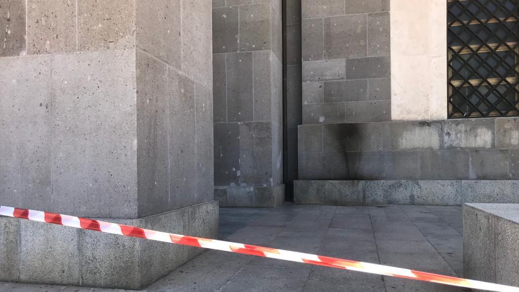 Molotov contro un muro del Tribunale di Cagliari: arrestato il presunto incendiario