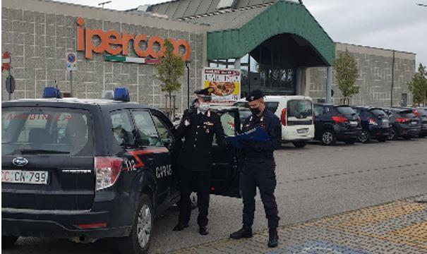 Argenta, sorpreso a rubare al supermercato: denunciato 72enne