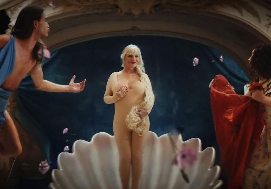 Cicciolina sfida la Venere: gli Uffizi diffidano PornHub
