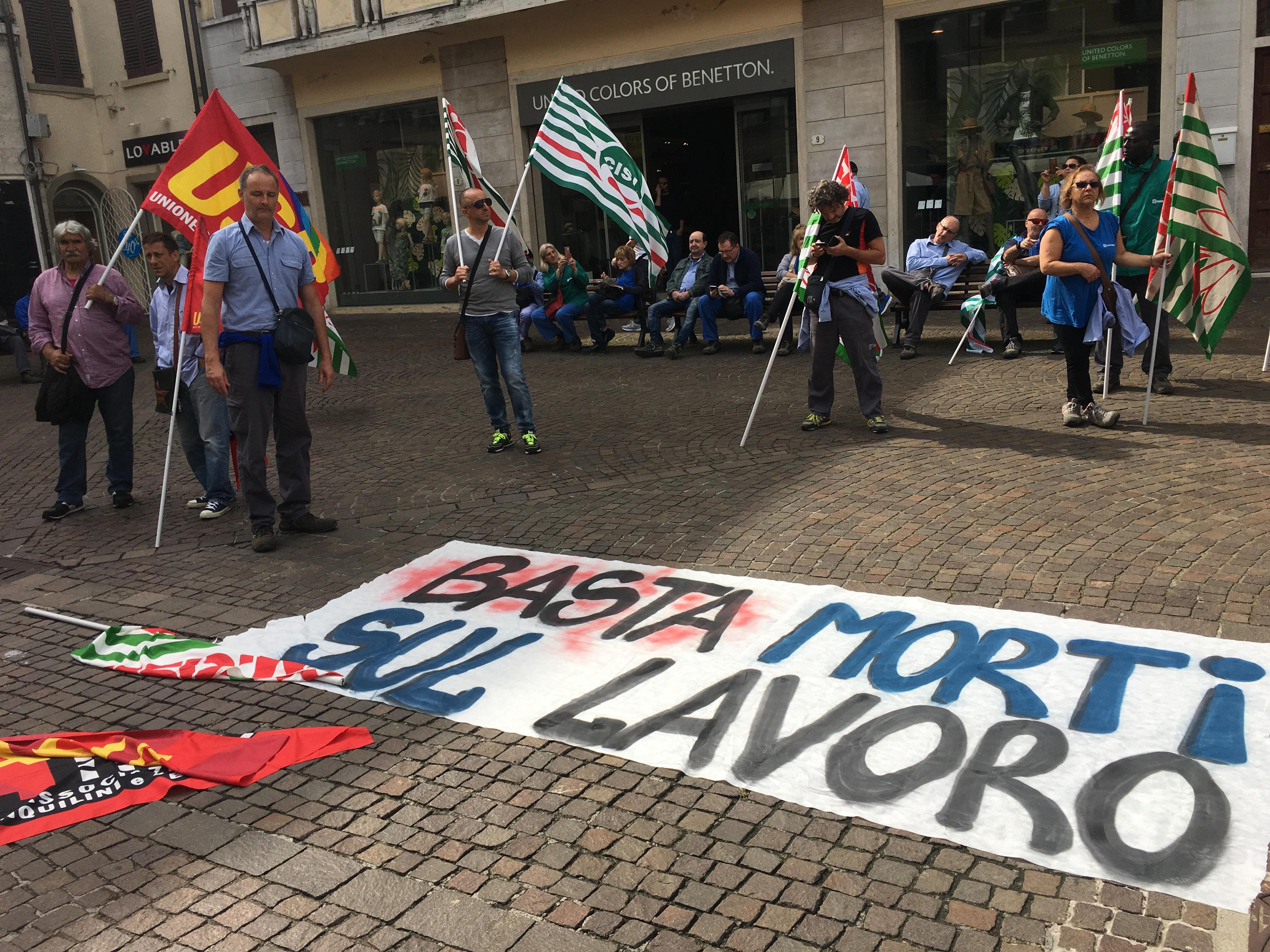 Una manifestazione per dire basta ai morti sul lavoro (foto Silvi)