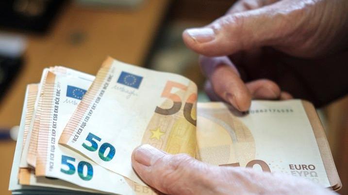 Ci tengono a galla i risparmi di una vita