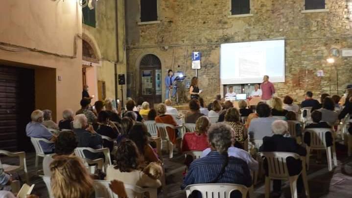 Gli scrittori e i loro racconti stasera in piazza Mazzini