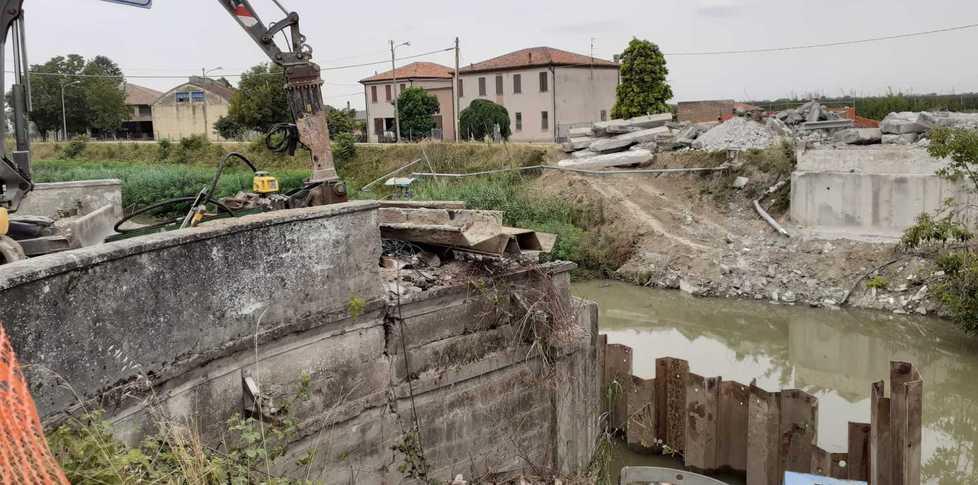 Demolito il ponte Ora via ai lavori del nuovo viadotto 