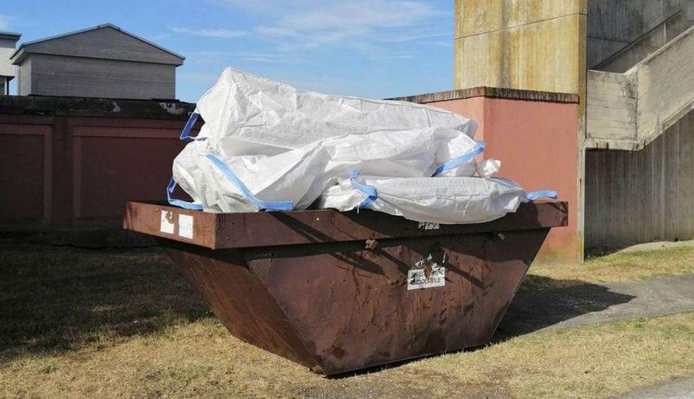 Per tre giorni bare reduci da esumazioni fuori dal cimitero