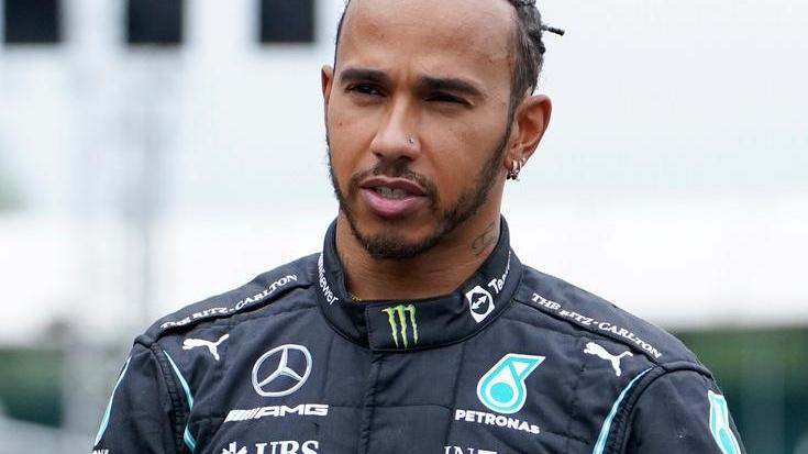 Il pubblico di Silverstone risveglia “king” Hamilton