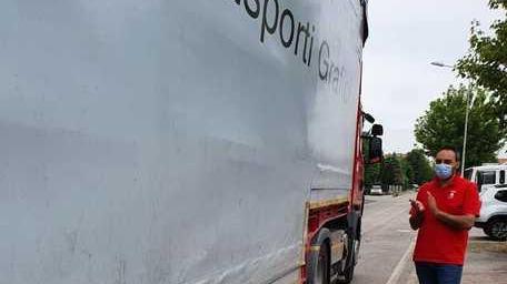 Maranello. I lavoratori bloccano i cancelli: il macchinario resta all’Ondulati
