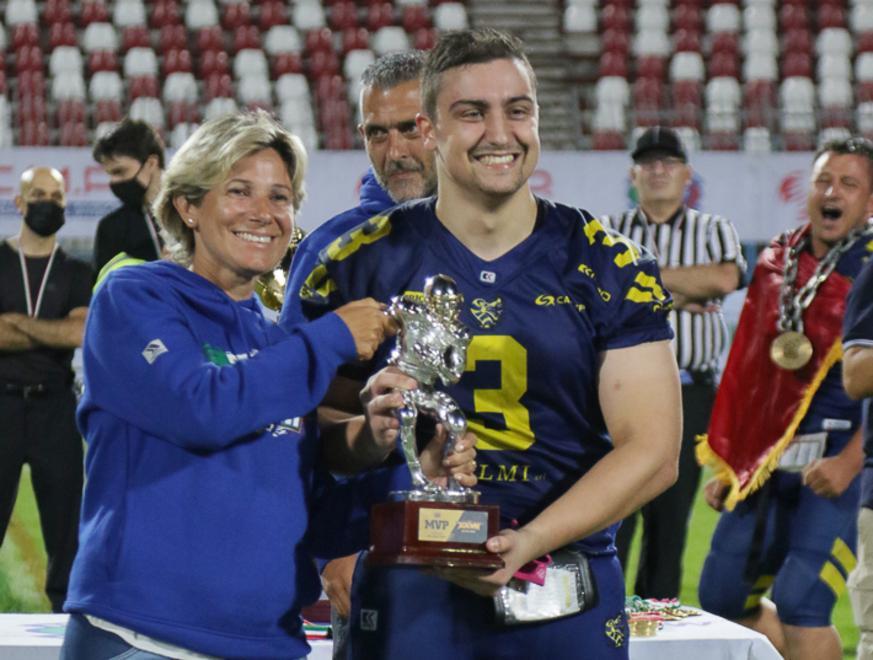 Capolavoro nel Silver Bowl: meravigliosamente Vipers Modena