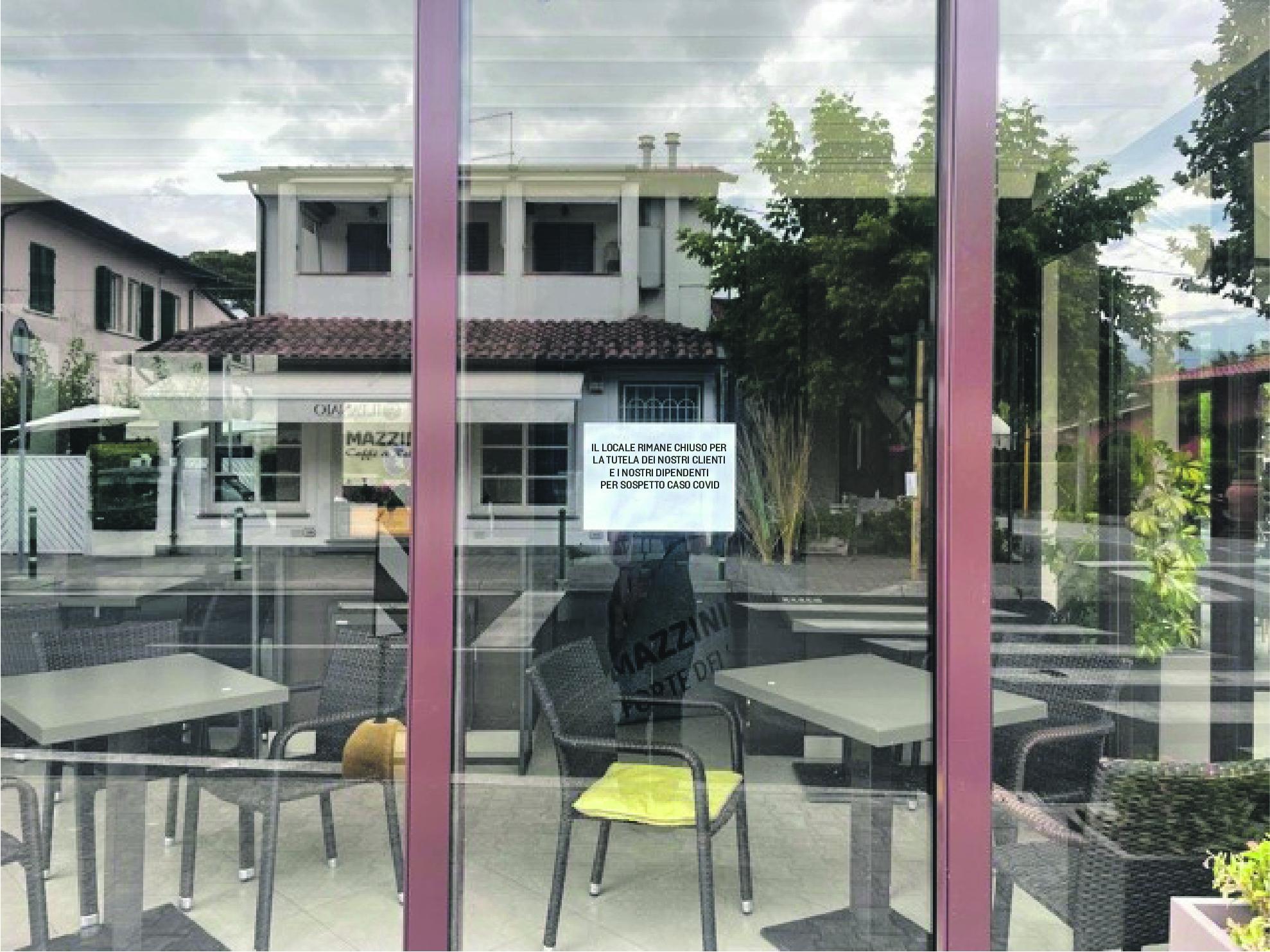 Il cartello che correttamente è stato affisso per informare i clienti