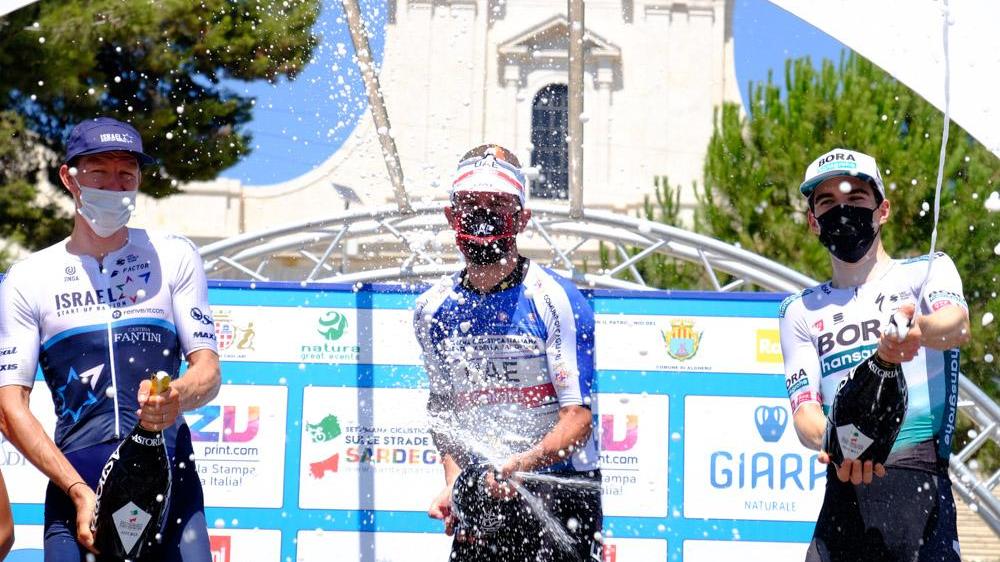 La premiazione finale della Settimana ciclistica in Sardegna (foto Mario Rosas)