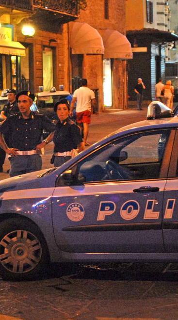 Controlli della polizia nel centro della città