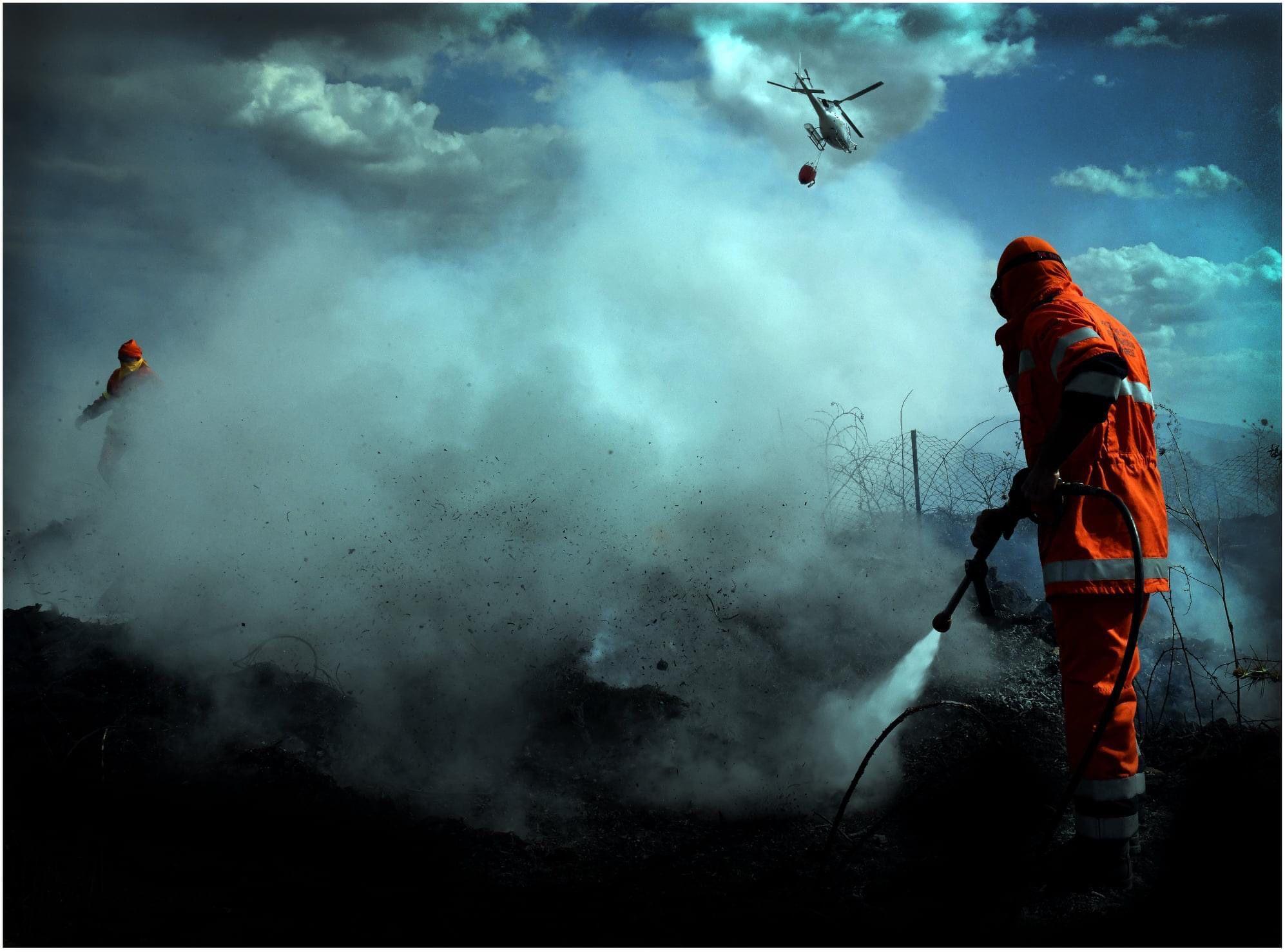 L'incendio alle porte di Nuoro (foto Massimo Locci)