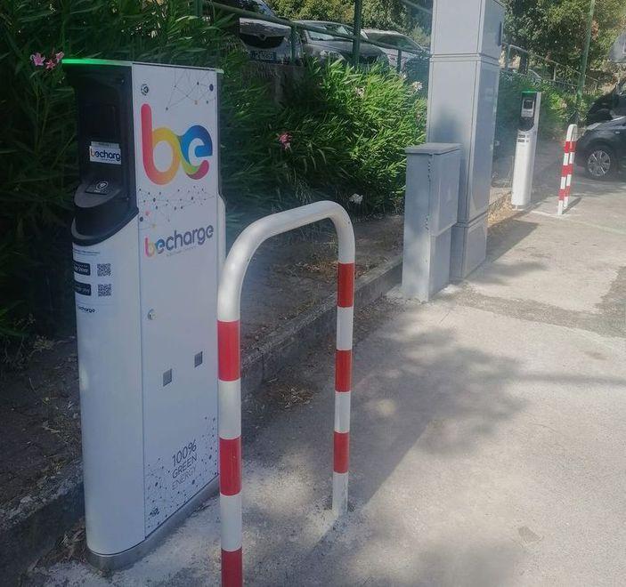 Veicoli elettrici, nel borgo due postazioni di ricarica