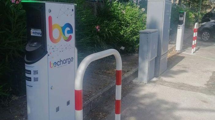 Veicoli elettrici, nel borgo due postazioni di ricarica