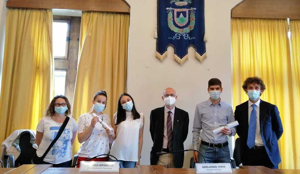 A palazzo del Balì premiati gli studenti pistoiesi maturi con cento e lode 