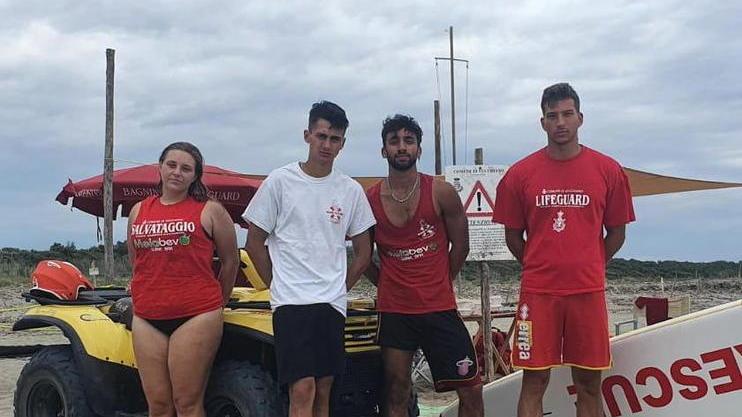 Tre ragazze in difficoltà soccorse dai bagnini a Marina di Vecchiano