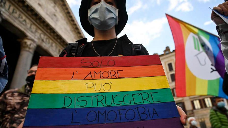 «L’alias in università è un pericolo» «Cosa dici? Qui siamo precursori»
