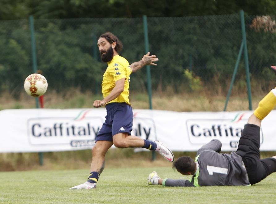 Modena, subito goleada e attaccanti scatenati Poker di Costantino e Azzi 