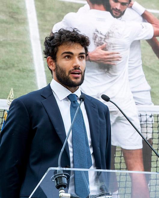 I tennisti italiani aiutano la Germania Berrettini alla Laver