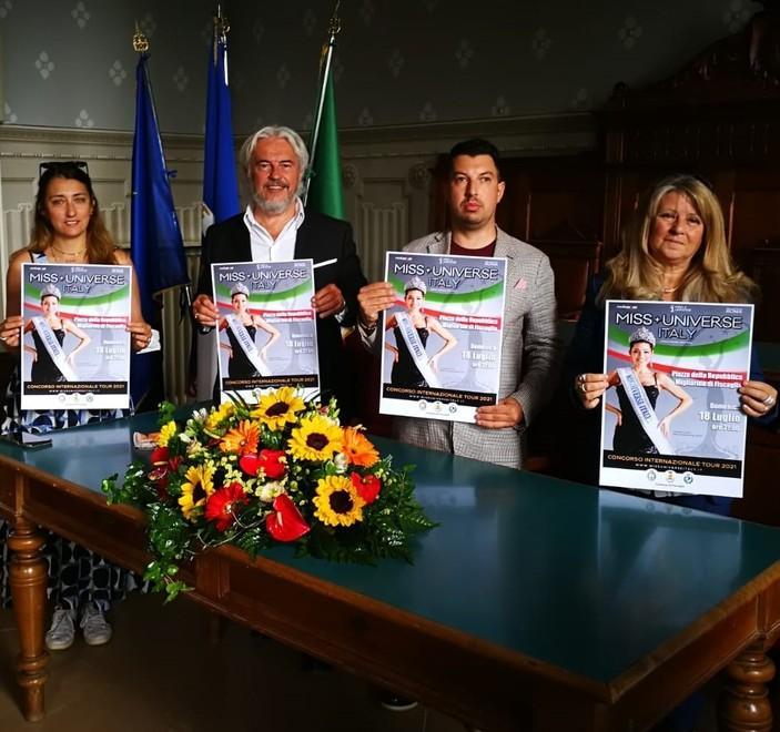 Miss Universo, tappa a Migliarino «La bellezza batte la violenza»