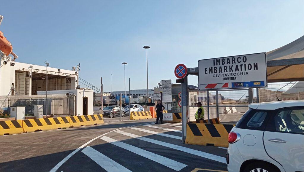 L'imbarco per Civitavecchia a Cagliari (foto Mario Rosas)